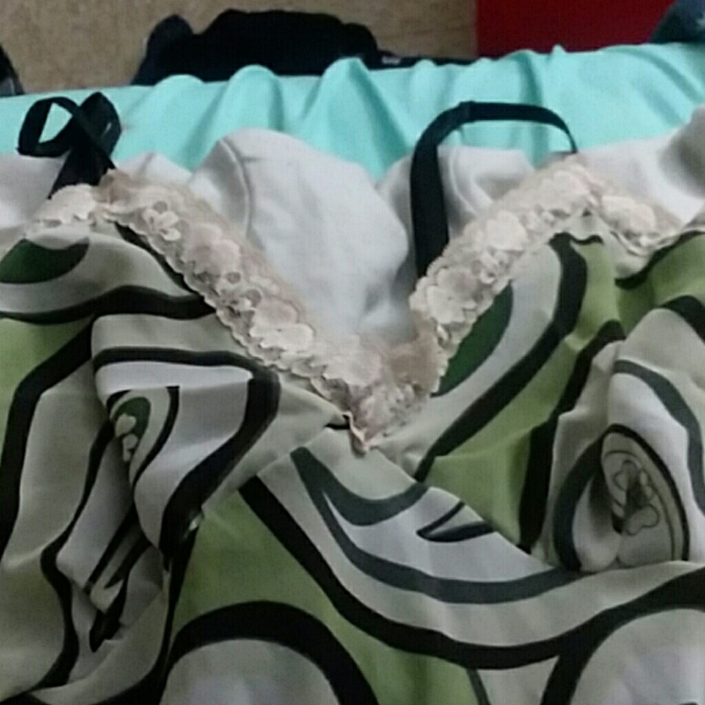100% polyester - Picture 2 of 2